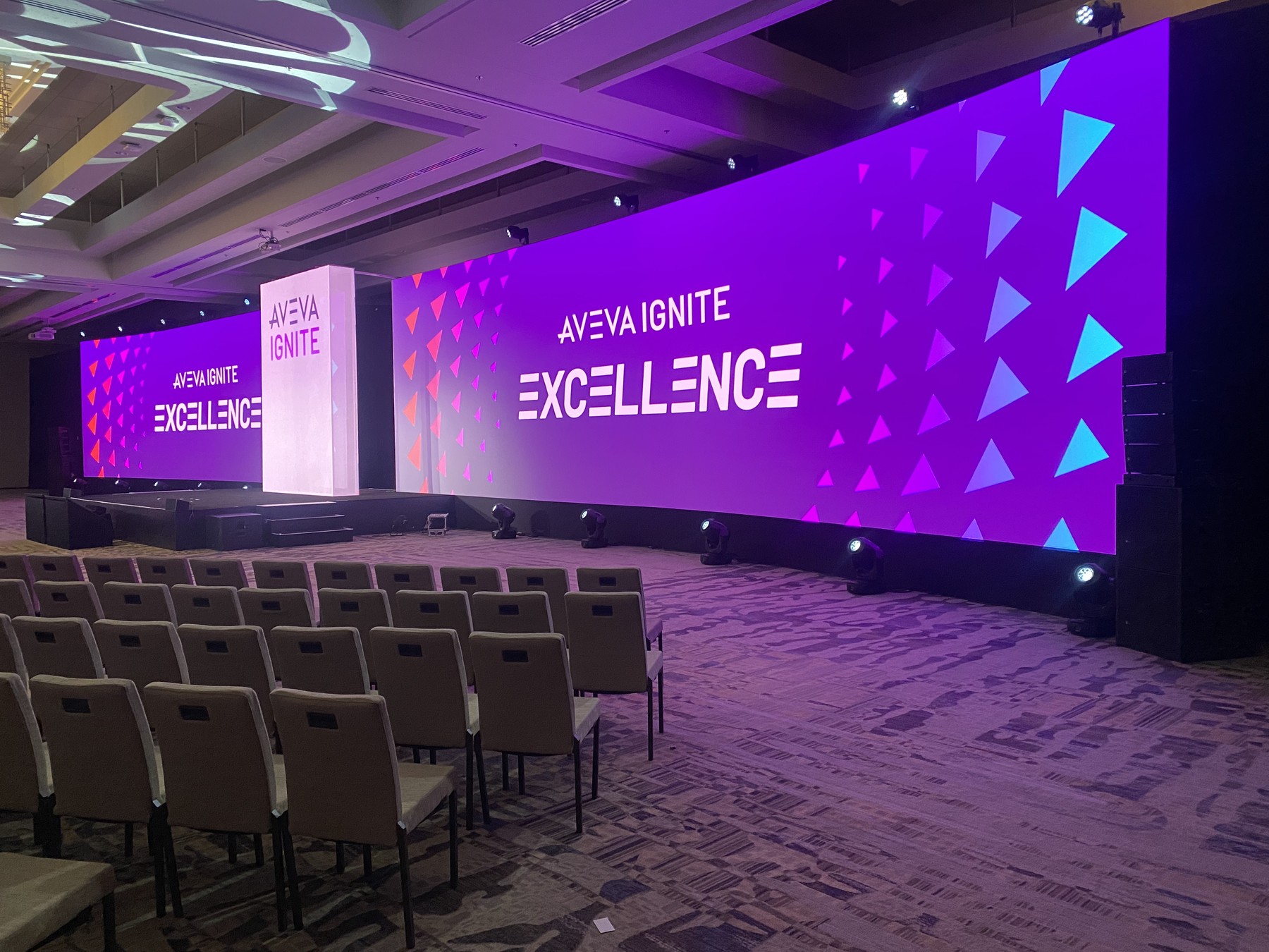 SaaS International Roadshow multi-projector stage production
